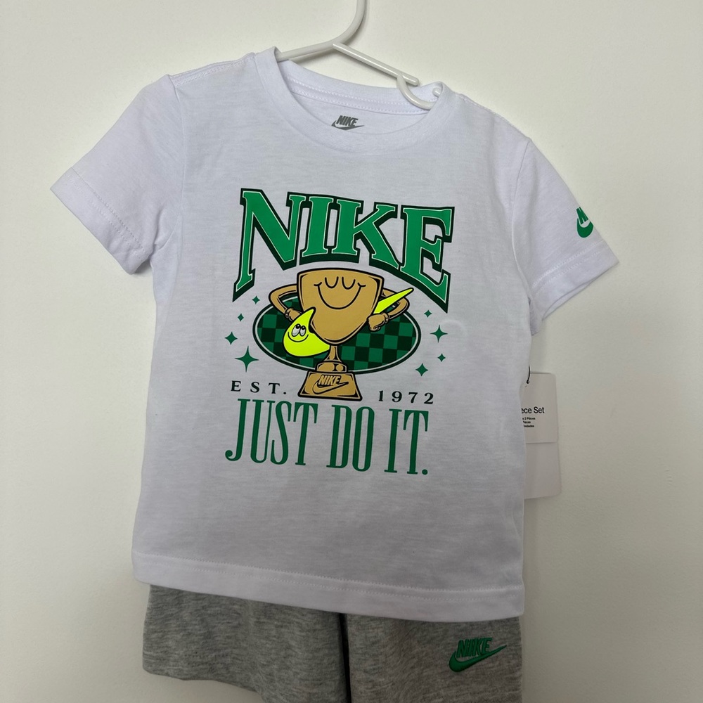Nike Toddler Boys Shirt and Shorts Set Size 3T